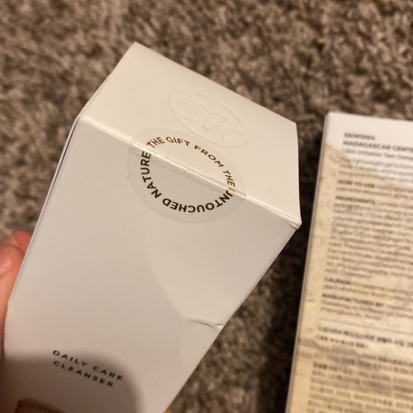 NEW Skin1004 Madagascar Centella Soothing Cream & Ampoule Foam - Picture 6 of 7